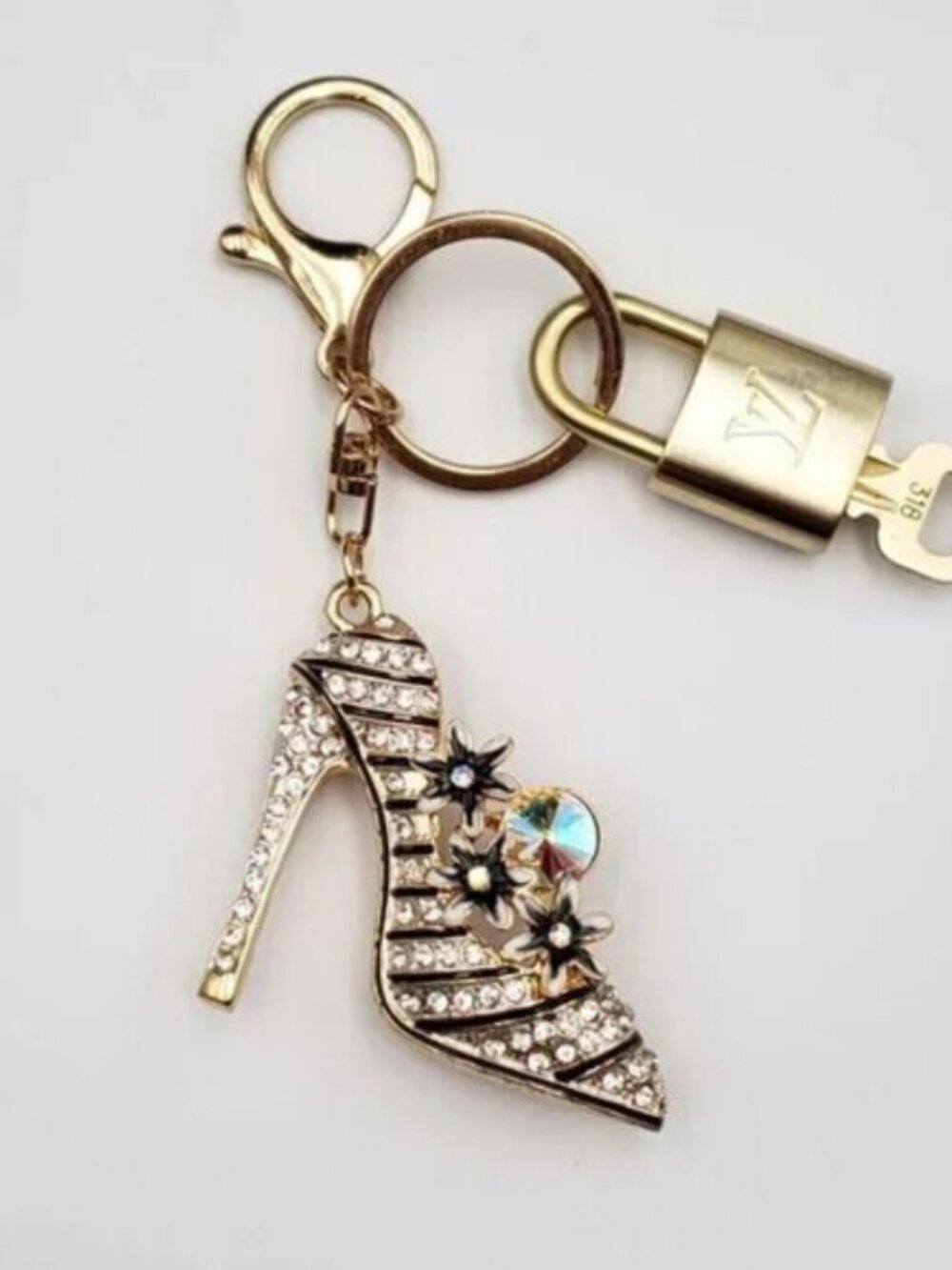 Authentic Louis Vuitton Gold Padlock 🔒 Shiny LV Key + Bag Unbranded Shoe Charm - Picture 3 of 8